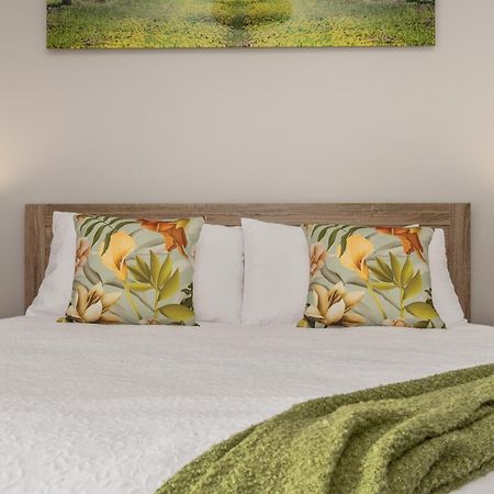 The Wellington Bed And Breakfast Longford Экстерьер фото